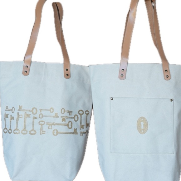 tote w/leather straps-gold keys & skeleton keyhole in gold on natural canvas-NWT - Picture 2 of 13